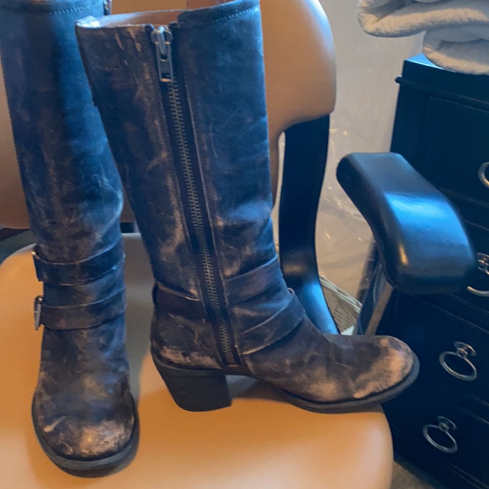 Boots - Picture 2 of 4